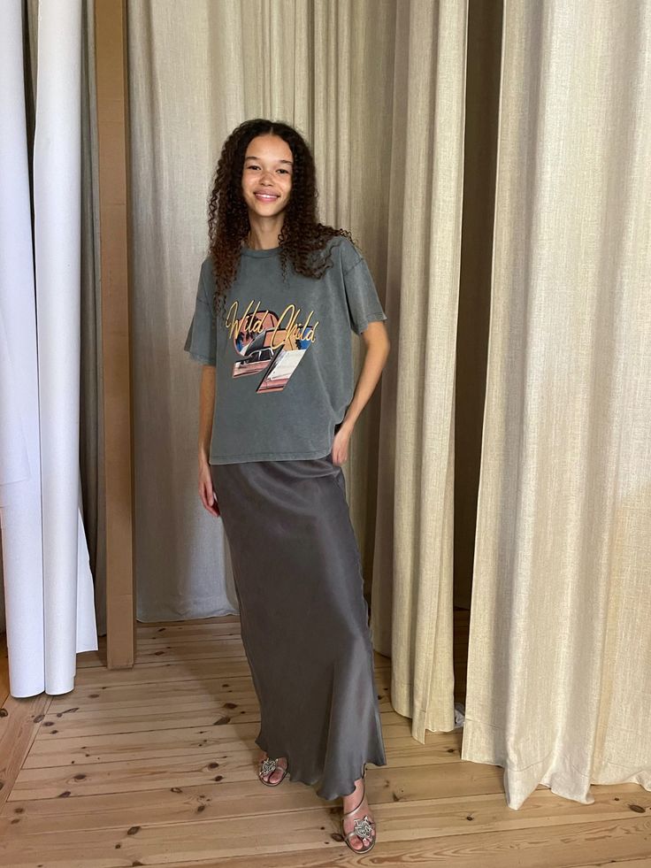 Silk Skirt Street Style 2023, Flowy Rayon Maxi Skirt, Maxi Length Rayon Skirt With Elastic Waistband, Stretch Long Rayon Skirt, Stretch Rayon Long Skirt, Relaxed Long Rayon Skirt, Stretch Rayon Lined Maxi Skirt, Casual Lined Rayon Maxi Skirt, Casual Rayon Maxi Skirt With Lining