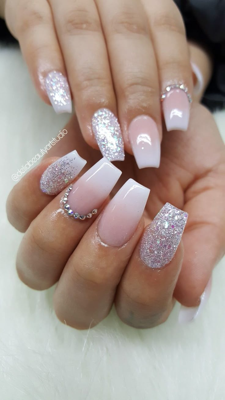 Ombre acrylic nails, coffin shape Christmas Nails Diy, Gel French Manicure, Pink Glitter Nails, Ombre Acrylic Nails, Her Nails, Super Nails, Christmas Nails Acrylic, Thanksgiving Nails, White Nail