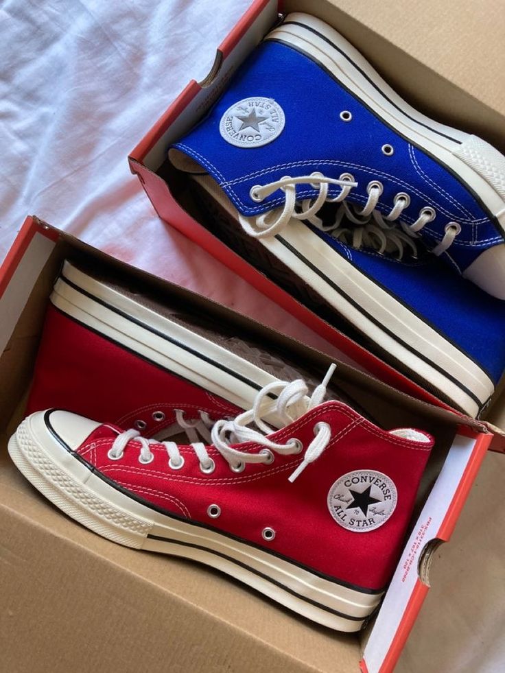 Doudoune The North Face, Trendy Shoes Sneakers, Fresh Shoes, Hype Shoes, Shoe Inspo, Aesthetic Shoes, Swag Shoes, Converse Sneakers, Converse Chuck Taylor All Star