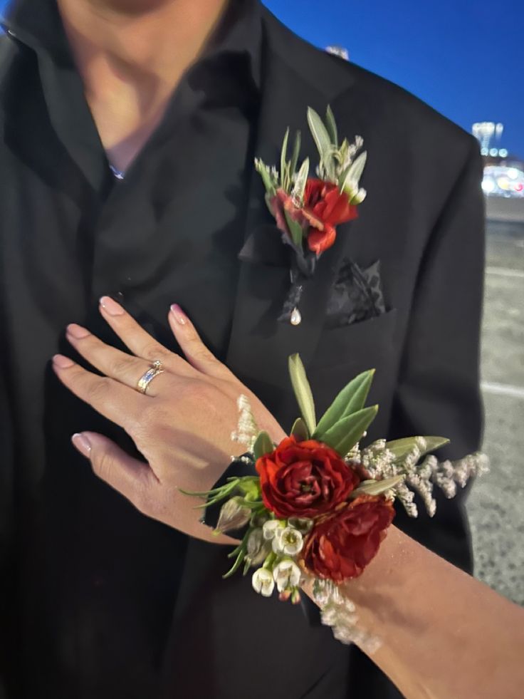 Corsage And Boutonniere Black Dress, Black Suit Red Boutonniere, Prom Coursage Ideas Black And Red, Red Prom Dress Corsage, Prom Butiner, Corsages And Boutonnieres Homecoming, Corsage For Red Dress Prom, Corsage Ideas For Black Dress, Red Corsages For Prom