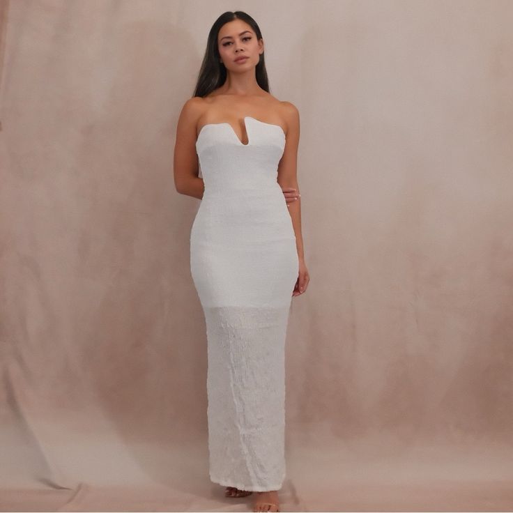 White Strapless Dress Size S/M/L Available 53%Tencel 45%Polyester 2%Spandex Lining 100% Polyester 30% Off 2 Items White Strapless Dress, Strapless Dress, Colorful Dresses, White Dress, Color White, Spandex, Womens Dresses, Dresses, Women Shopping