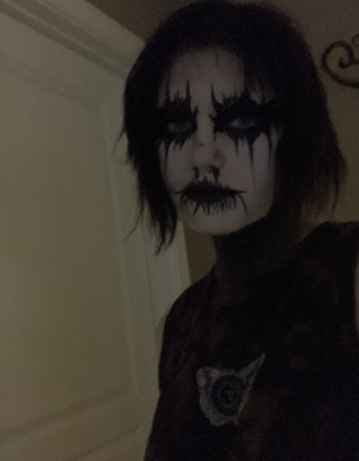 Corpse Makeup Black Metal, Corpse Makeup, Corpse Paint, Concert Makeup, Alt Makeup, Makeup Tut, Emo Makeup, Face Painting Halloween, School Makeup