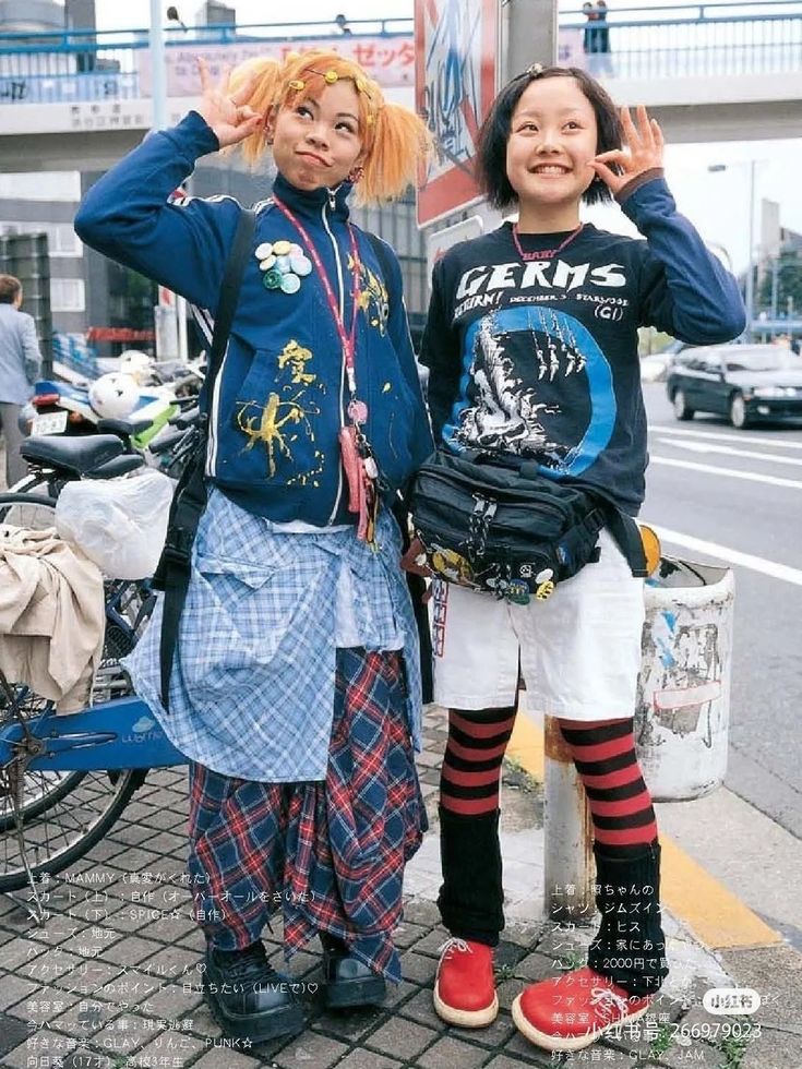 90s Japanese Street Fashion, 90s Harajuku, Mode Harajuku, Harajuku Street Fashion, Japanese Fashion Magazine, Fruits Magazine, Japan Fashion Street, Japanese Magazine, Harajuku Fashion Street