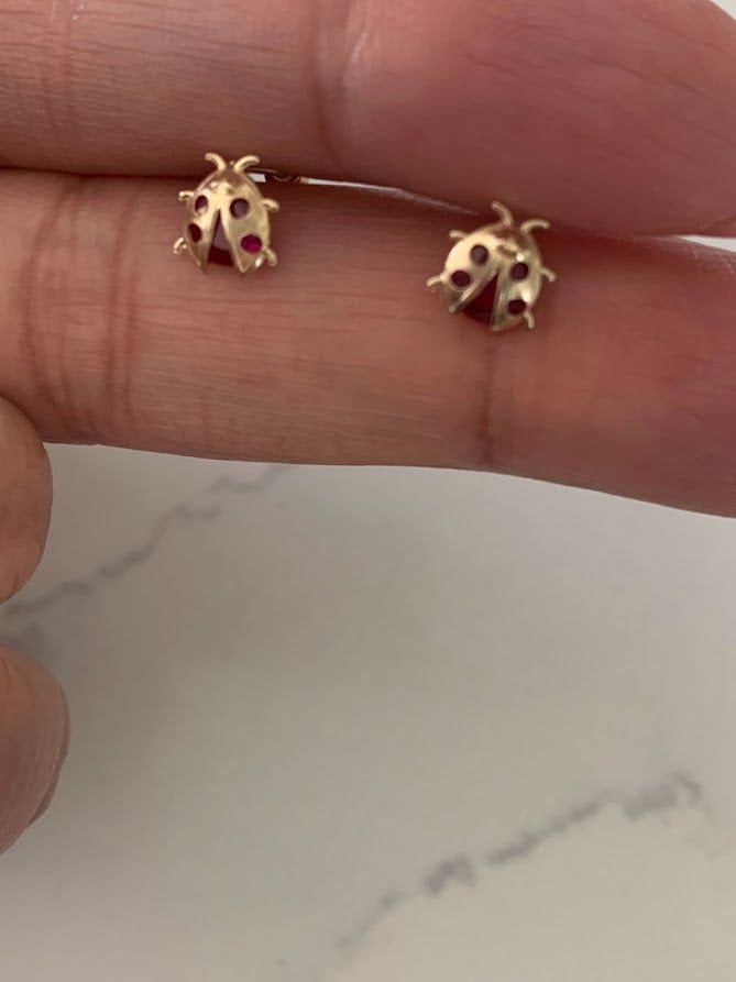 14K Bezel Ladybug Earrings, Dainty Earrings, Women Earrings, Kid Earrings, Solid Gold Ladybugs, Gold Ladybugs, Burgundy Gold Earrings♦ Materials: 14kt Solid Gold, Stone: Cubic Zirconia ♦ Available colors: Burgundy Cubic Zirconia on Yellow Gold ♦ Closure: Screw Backs♦ Earrings Measurements:6x7 (WxH) Millimeters in diameter ------------------------------------------------------------------------------------------PRODUCTION TIMESOrder processing time varies between 1-2 business days, we work on our Ladybird Jewelry, Kid Earrings, Gold Piercings, Ladybug Earrings, Ladybug Jewelry, Vintage Gold Earrings, Gold Items, One Earring, National Holiday