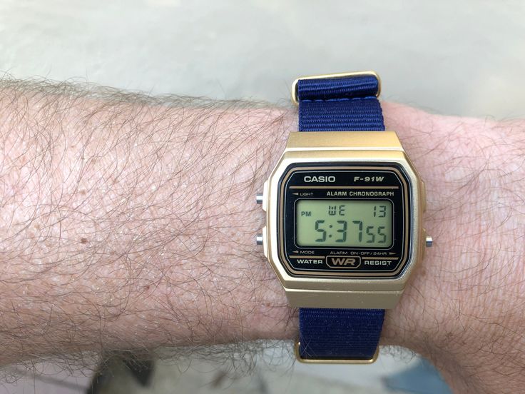 Classic Gold Watch Accessories With Stopwatch, Classic Gold Stopwatch Watch Accessories, Gold Watch Accessories With Subdials, Gold Adjustable Watch Accessories, Retro Casio Watch, Gold Casio Watch, Casio Metal Watch, Casio F91w, Vintage Blue Watch With Tachymeter