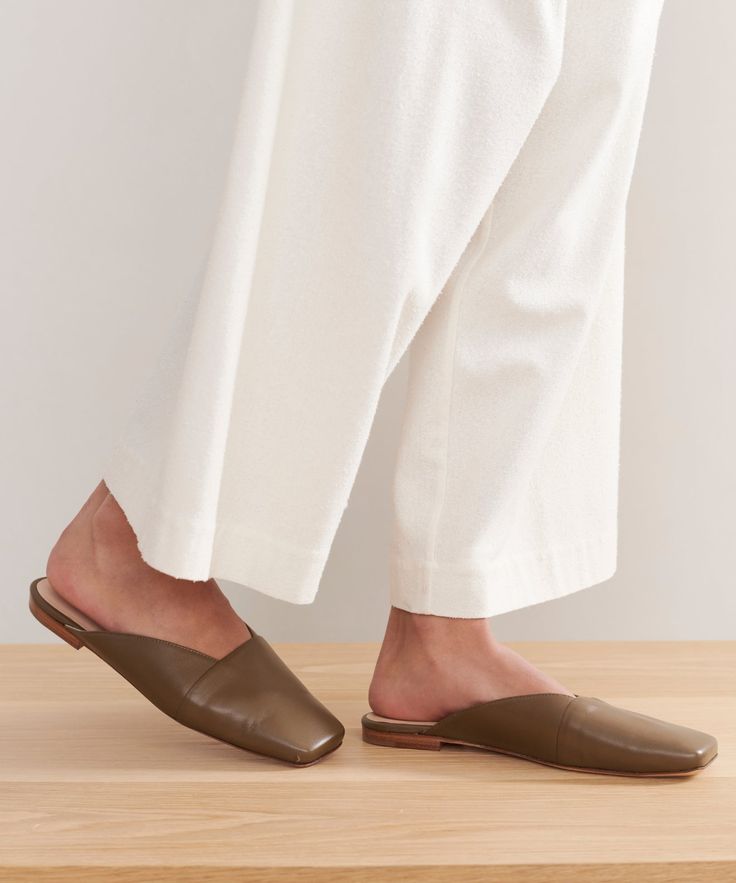 Mia Mule EarthenThe new classic Mule has arrived. Meet the Mia—a refined pair fashioned from 100% Italian leather. 100% soft leather. Made in Italy. Square-toe slip-on Mule. | Jenni Kayne Mia Mule Size 36 Relaxed Trousers, Jenni Kayne, Cardigan Sweater Coat, Slip On Mules, Boots And Sneakers, Sneaker Heels, Sunglasses Shop, Kids Sweater, New Classic