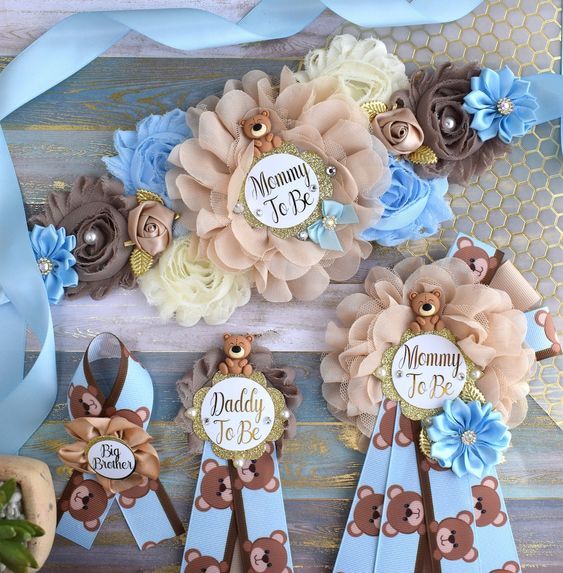 baby shower decorations with teddy bears and flowers