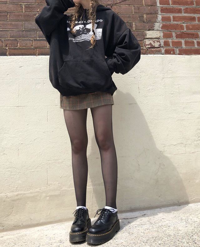 Dr Martens Outfit Black, Dr Martens Outfit, Downtown Outfits, Riot Grrrl, Tights Outfit, Hoodie Outfit, Swaggy Outfits, Outfit Inspo Fall, Edgy Outfits