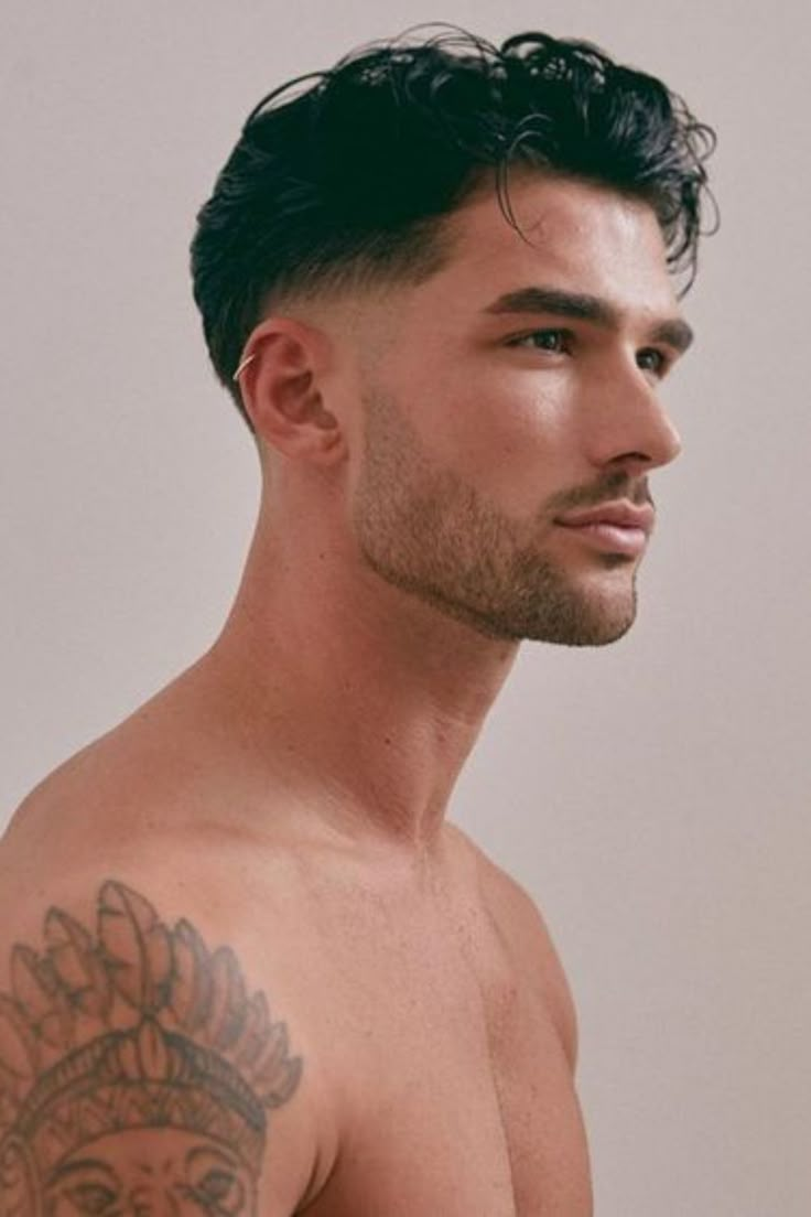 Mid Taper Fade Haircut Wavy Hair, Medium Hair Taper Fade, Low Taper Fade Medium Hair, Fade Haircut With Long Top, Mid Fade Long On Top, Taper Fade Curtains Men, Midfade Haircut For Men, Midfade Hairstyle Men, Mens Taper Haircut