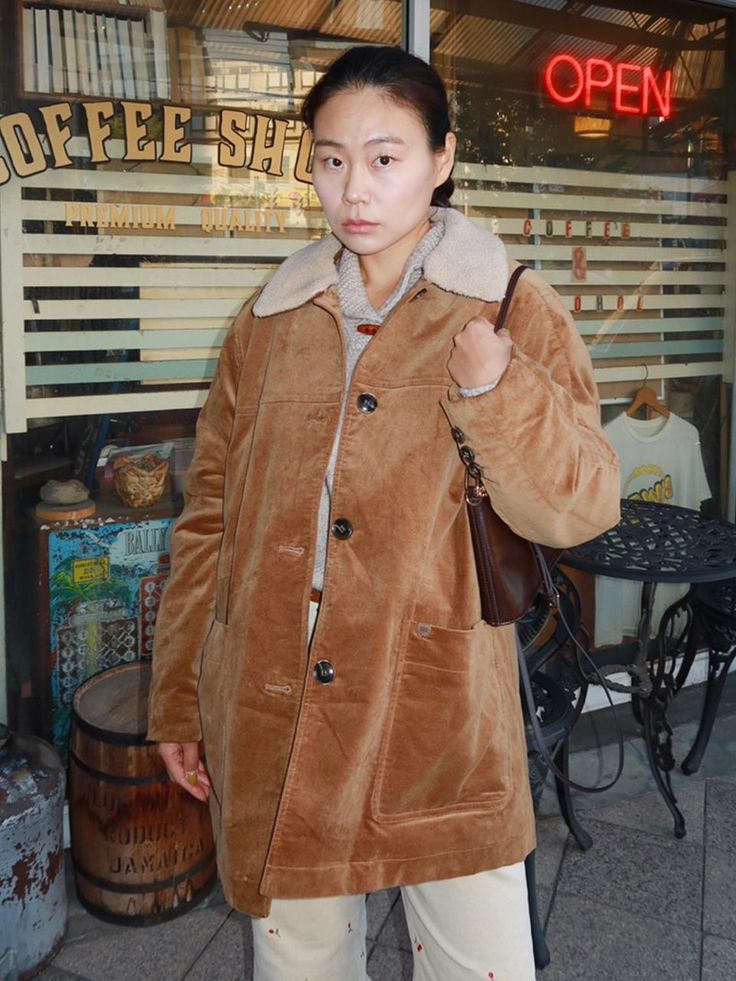 Composition : (Shell) COTTON 98 POLYURETHANE 2 (Lining) POLYESTER 100 % Filling POLYESTER100Color : BrownCountry of Origin : China Suede Jacket, Fur Collar, Fur Collars, Composition, Jackets & Coats, China, Blazer, Collar, The Originals