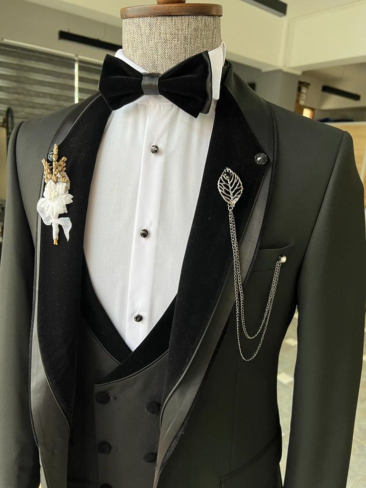 Alt Suit, Lapel Chain, Black Velvet Tuxedo, Fancy Jackets, Shawl Lapel Tuxedo, Designer Tuxedo, Velvet Suit Design, Suit Clothes, Clothes Jacket