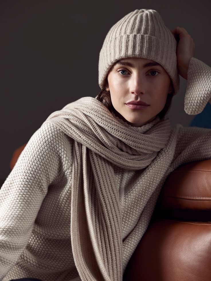 The Cashmere Hat helps you lock in warmth on cold days. This snug-fitting hat boasts the exceptional softness only cashmere can offer. Luxurious Wardrobe, Cashmere Hat, Scarf Outfit, Hat Knitting Patterns, Cashmere Scarf, Cold Day, Wardrobe Staples, Heathers, Knitting Patterns