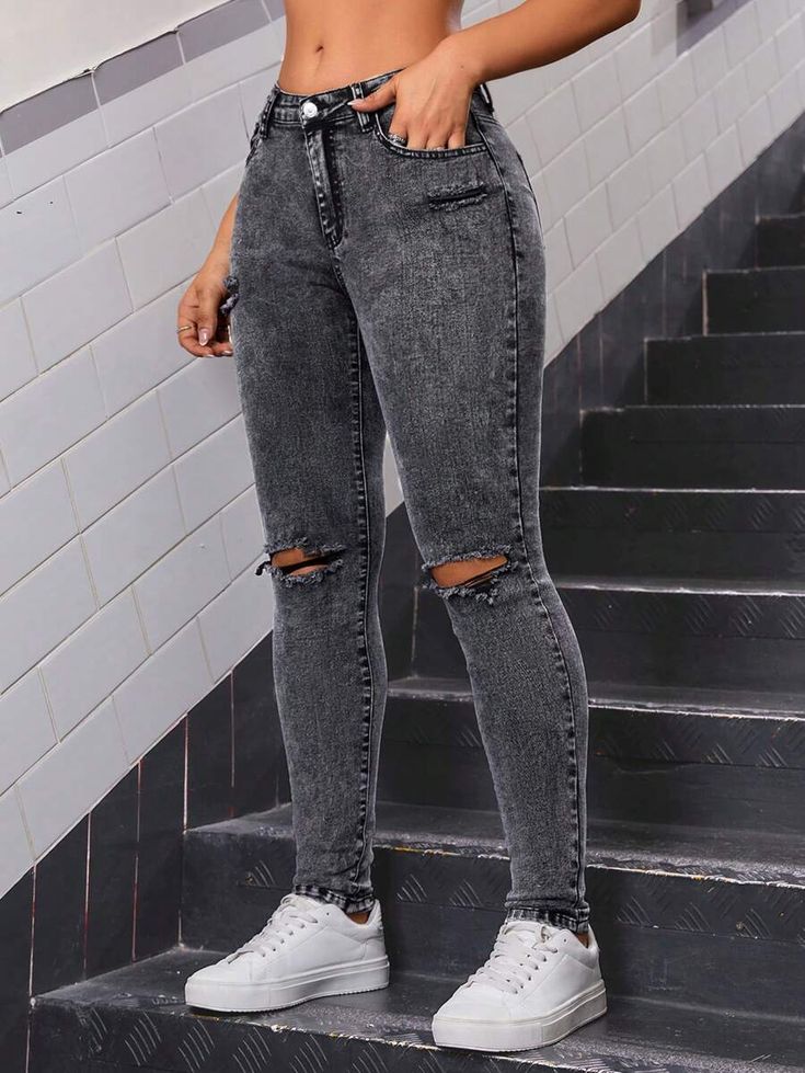 Shein Icon, Shoes Outfit Fashion, Shoes Outfit, Jeans Cargo, Casual Outfit, Ripped Jeans, Fashion Online Shop, Girly Things, Online Fashion