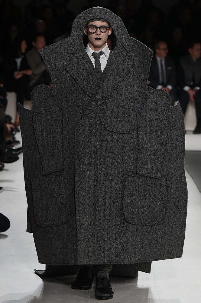 Thom Browne Fall 2017 Menswear Fashion Show 40s Mode, Ugly Fashion, Outrageous Fashion, Bad Fashion, Funny Fashion, Fashion Fail, Weird Fashion, Mens Fashion Fall, Mens Fall