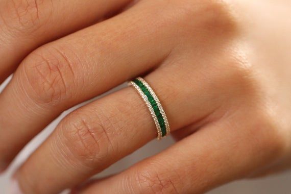 Emerald Ring Design, Emerald Anniversary, Emerald Band Ring, Band Christmas, Emerald Wedding Band, Emerald Band, Inexpensive Jewelry, Smaragd Ring, Emerald Wedding