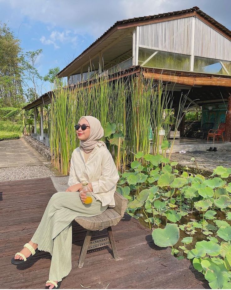 Island Ootd Hijab, Island Outfit Ideas Hijab, Summer Vacation Outfits Hijab, Outfit Ideas Beach Vacation Hijab, Hijab Ootd Beach, Muslimah Beach Outfit, Bali Hijab Outfit, Ootd Beach Summer Outfits Hijab, Ootd Bali Beach