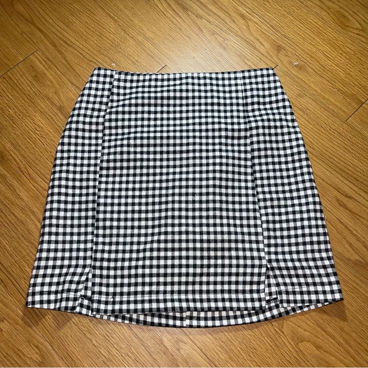 Brand New No Tags Soft Material Back Zipper Closure Double Slit On Front Of Skirt Stretch 80% Polyester 18% Rayon 2% Spandex Elastic Waistband In Back Of Skirt Size: 7 (Juniors) Measurements: Length: 16” Waist: 26” Hip: 34” Plaid Mini Skirt, Soft Material, Mini Skirt, Womens Skirt, Mini Skirts, Size 7, Plaid, Black White, Spandex