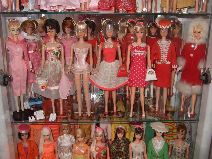 a display case filled with lots of barbie dolls