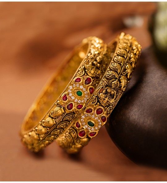 Whatsapp Video Call, Kada Bangles, Gold Kada, Pinterest Jewelry, Temple Jewelry Necklace, Unique Bangle, Gold Jewels Design, Gold Bangles For Women, Kundan Bangles