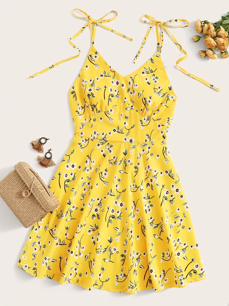 Ditsy Floral Open Back Cami Sundress | SHEIN Footed Leggings, Tie Waist Maxi Dress, Yellow Dresses, Shirred Dress, Floral Sundress, Yellow Fashion, Style Boho, Outfits Summer, Ditsy Floral