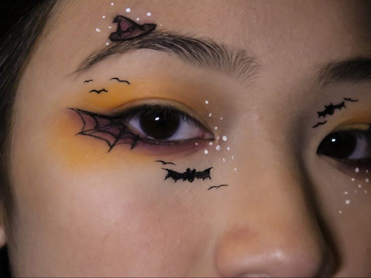 halloween makeup idea, bats makeup, spider web makeup, black eyeliner, orange eyeshadow ideas, white eyeliner, scary makeup, boo-tiful makeup idea, web eyeliner, witch hat makeup, witch eye makeup, halloween eye makeup, purple eye shadow makeup look, makeup photography Halloween Witch Eyeliner, Spider Web Eyeshadow, Halloween Eyeliner Hooded Eyes, Halloween Eye Makeup Spiderweb, Witchy Makeup Looks Halloween, Spider Eyeliner Makeup, Light Halloween Makeup, Cute Halloween Eyeliner, Spider Makeup Looks Easy