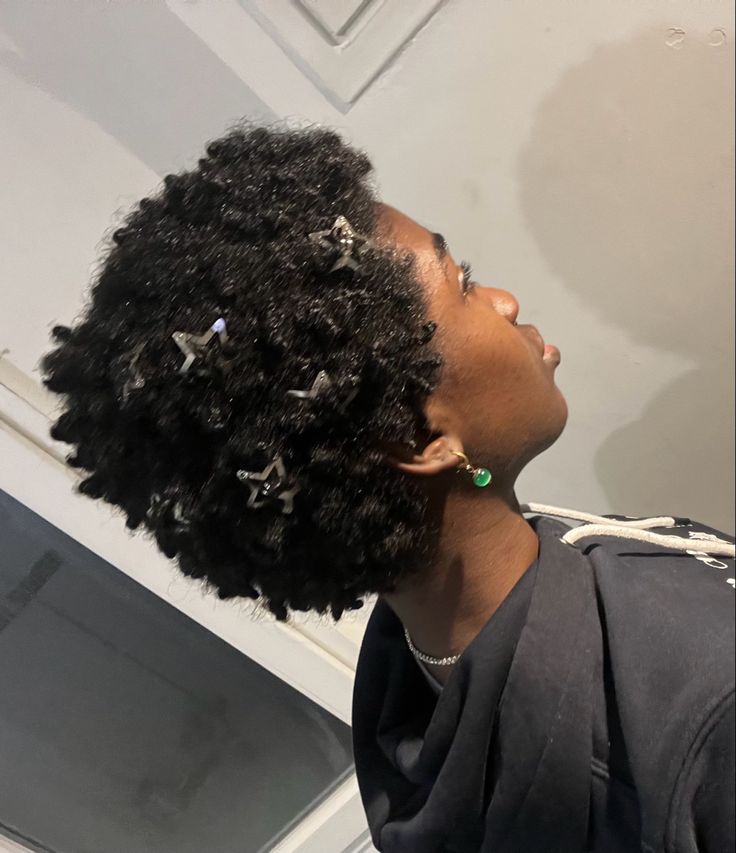 Star Afro, Alien Superstar, Curled Bob, Oc Stuff, Future Style, Star Hair, Coily Hair, Short Black Hairstyles, Color Inspo