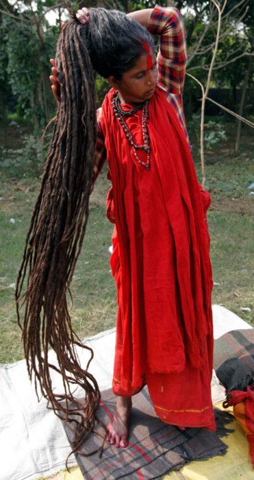 This woman is seriously a badass, and I aspire to have dreads like hers one day Woman With Long Hair, Estilo Hippie, We Are The World, Loc Styles, World Cultures, 인물 사진, Anthropology, New Delhi, People Around The World