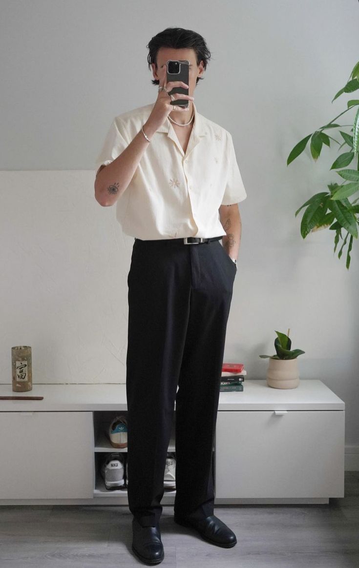 Pleated Pants Outfit Men, Pleated Trousers Outfit, Taiwan Outfit, Pleated Pants Outfit, Estilo Old Money, Office Fits, Suits Casual, Old School Fashion, Outfit Festival