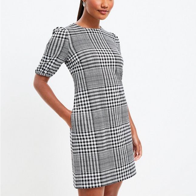 Size Small, Runs Large Plaid Knee-length Dress For Work, Knee-length Plaid Workwear Dresses, Knee-length Plaid Dress For Work, Casual Plaid Office Dress, Plaid Knee-length Office Dress, Plaid Midi Dress For Work, Chic Plaid Midi Dress For Work, Knee-length Plaid Office Dress, Plaid Dresses For Work