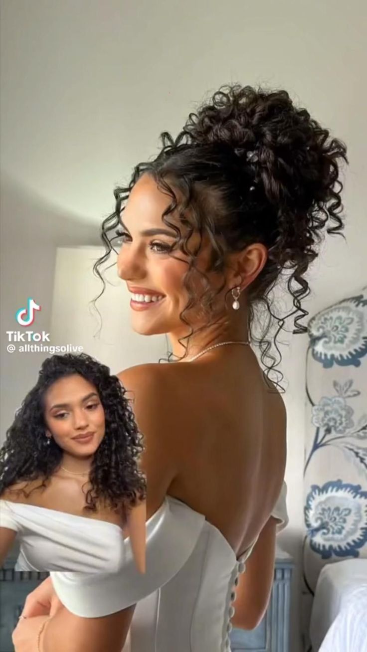 Curly Hair Dos, Curly Bridal Hair, Curly Hair Up, Quick Curly Hairstyles, Curly Hair Beauty, Simple Prom Hair, Curly Hair Videos, Curly Wedding Hair, Curly Hair Styles Easy