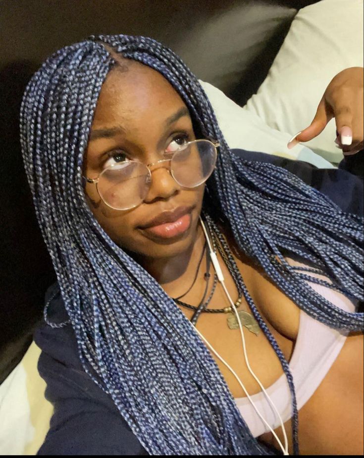 knotless blue braids on black girl with glasses Sky Blue Knotless Braids, Blue And Black Small Knotless Braids, Blue And Silver Braids, Navy Blue Knotless Braids, Knotless Box Braids Silver Color, Light Blue Braids For Black Women, Midnight Blue Knotless Braids, Periwinkle Braids, Light Blue Braids