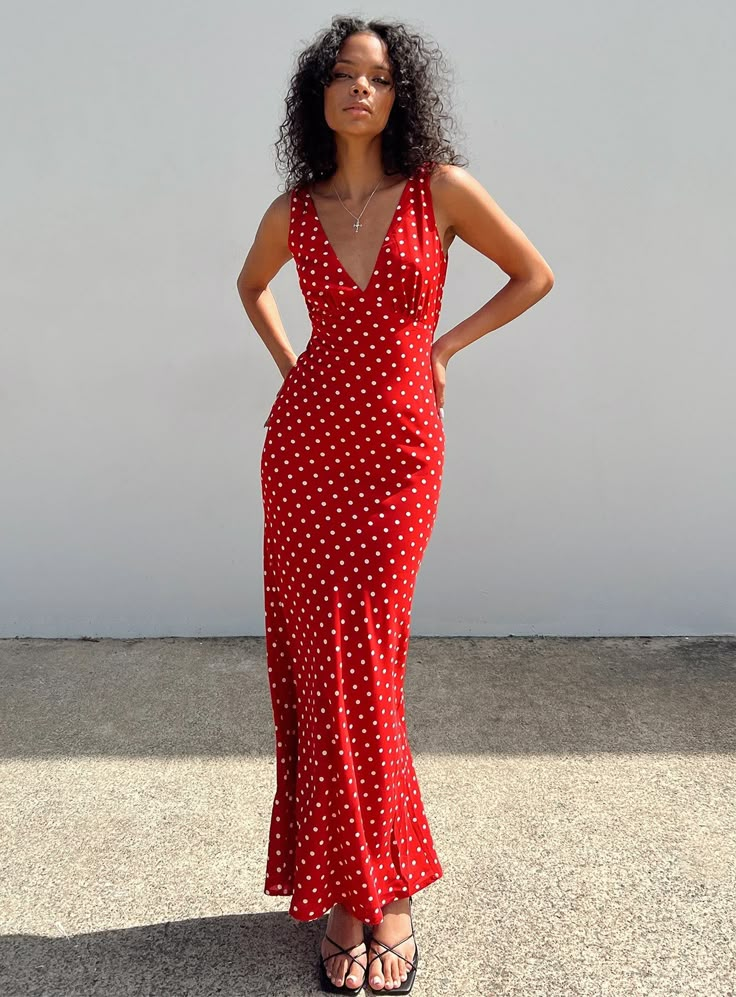 Princess Polly V-Neck  Nellie Maxi Dress Red Polka Dot Stylish Maxi Dress, Fishtail Maxi Dress, Long Fitted Dresses, Dot Print Dress, Brunch Dress, Fishtail Dress, Cooler Look, Maxi Dress Online, Sleeves Clothing