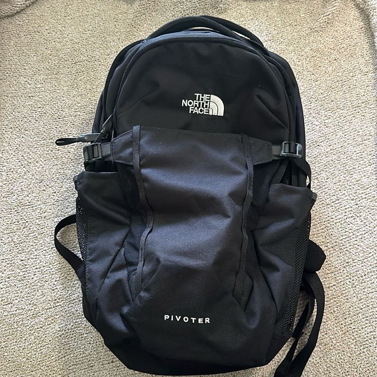 Smoke-Free, Pet-Free Home Perfect Condition North Face Bag, Black North Face, North Face, The North Face, Bag Lady, Black White, Backpacks, Pet, Black And White