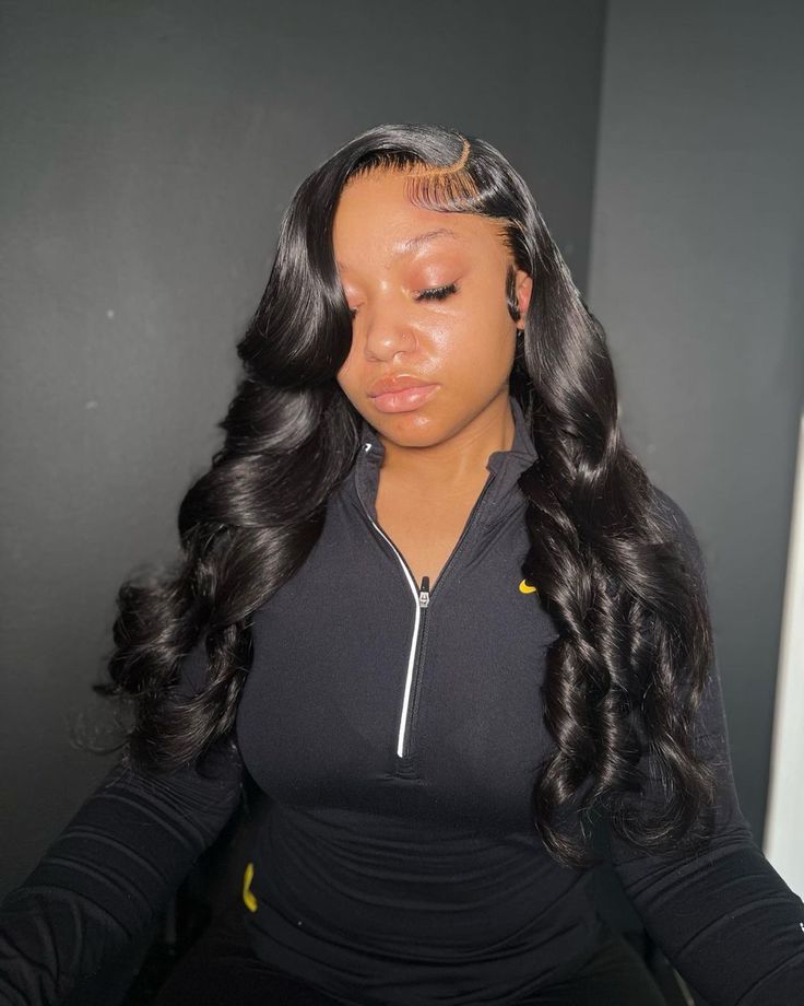 Curled Lace Front Wigs Side Part, Wig Side Part With Curls, Hairstyle For Wigs, Side Part With Layers, Side Part Wig With Curls, Side Part Layered Hair, Side Part With Curls, Side Part Closure, Black Wavy Wig