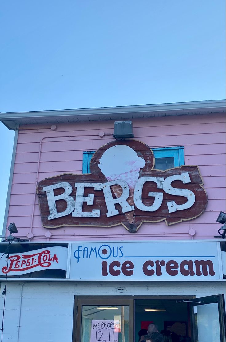 an ice cream shop with the name bergs on it's sign above the door