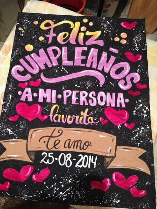 a sign with hearts on it that says feliz cumpleanos am - persona