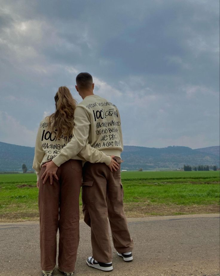 Couple stussy twins cute couple goals hair, brown pants, outfits , matching Outfits Matching, Matching Couple Outfits, Pants Outfits, Hair Brown, Brown Outfit, Brown Pants, Twin Set, Couple Outfits, Matching Couples