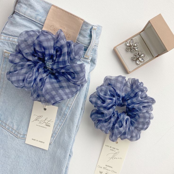 Unique Scrunchie Ideas, Scrunchies Hairstyles, Trondheim Norway, Diy Hair Scrunchies, Scrunchie Styles, Designer Hair Accessories, Diy Hair Accessories Ribbon, Scrunchies Diy, Handmade Scrunchie