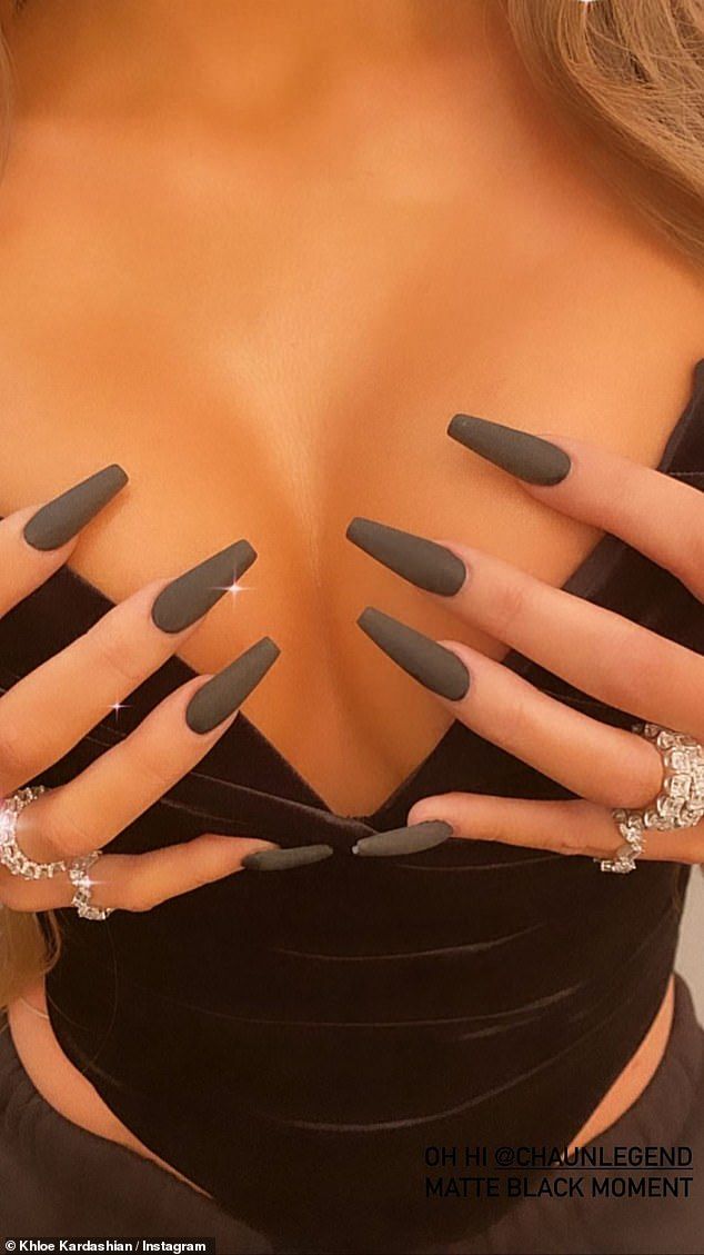 Khloe Kardashian Nails, Kim Kardashian Nails, Kardashian Nails, Long Black Nails, Diva Nails, Edgy Nails, Matte Nails Design, Simple Acrylic Nails, Classy Nails