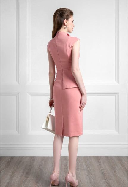 Solid Color Office Lady Skirt Suit, Tailored Knee-length Skirt Suit For Office, Chic Pink Skirt Suit For Office, Chic Fitted Knee-length Skirt Suit, Elegant Pink Pencil Skirt For Work, Pink Fitted Skirt Suit For Workwear, Pink Fitted Pencil Skirt For Workwear, Strong Feminine, Dry Rose