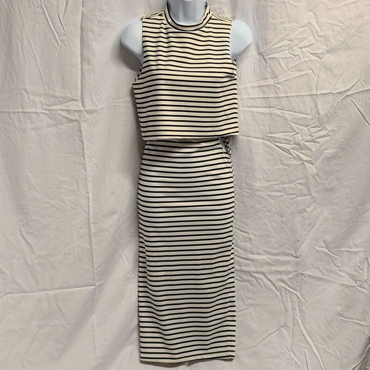 Nwt Alythea Striped Black & White Sleeveless Dress With Cut Out Waist. 100% Rayon Excellent Condition Measurements Approx Armpit To Armpit 15 Inches Length From Shoulders 41 Inches Chic White Sleeveless Bodycon Dress, Striped Sleeveless Fitted Maxi Dress, Fitted Sleeveless Striped Maxi Dress, Striped Sleeveless Dress For Date Night, Sleeveless Striped Midi Dress For Party, Striped Sleeveless Midi Dress For Party, Casual White Sleeveless Dress For Date Night, Suede Midi Dress, White Sleeveless Dress