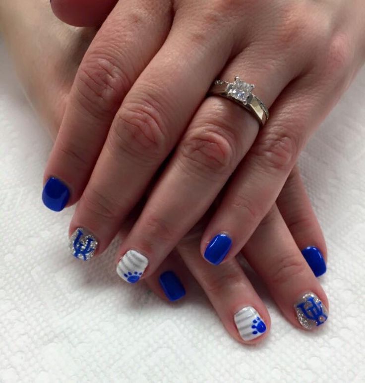 UK Kentucky wildcat nails #BBN University Of Kentucky Nails, Basketball Nails, Cat Nail Designs, Paw Nails, Cat Nail Art, Sports Nails, Blue And White Nails, Football Nails, Royal Blue Nails