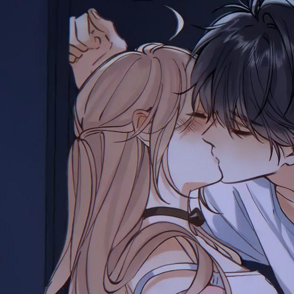 an anime scene with two people kissing and one is holding the other's head