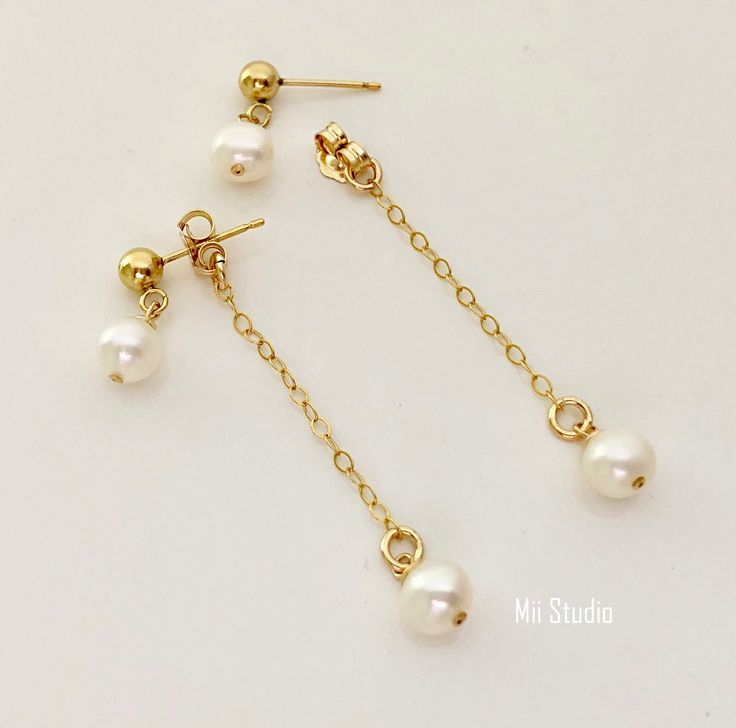 Chain And Bead Earrings, Diy Freshwater Pearl Jewelry, Pearls Jewelry Diy, Diy Wire Jewelry Rings, Ear Threader, Classy Jewelry, Handmade Wire Jewelry, Gold Filled Earrings, Jewelry Lookbook