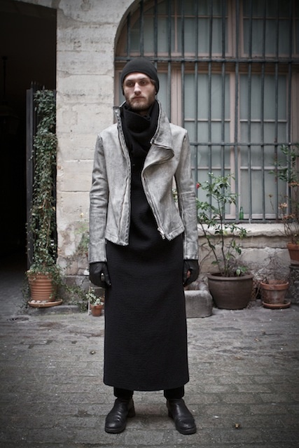 Male Skirt, Fashion Boyfriend, Men Dresses, Men Wearing Skirts, Different Shades Of Black, Menswear Inspiration, Masculine Fashion, Swedish Fashion, Alternate Universe