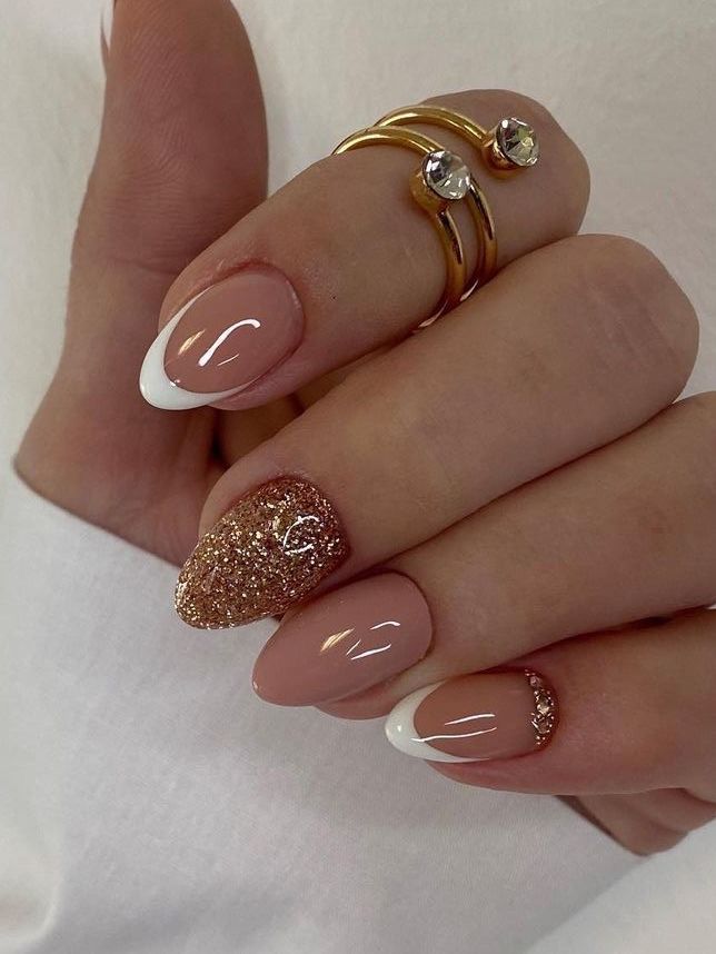 Nude and gold, nails with white French tips Bridesmaids Nails, Nail Designs Ideas, Natural Nail Designs, Nails Yellow, Nude Nail, Nude Nail Designs, Fancy Nails Designs, Bride Nails, Short Acrylic Nails Designs