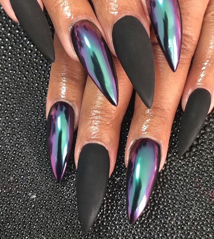 Black And Purple Nails, Black Chrome Nails, Witchy Nails, Sassy Nails, Gothic Nails, Beauty Nails Design, Goth Nails, Purple Nail, Almond Acrylic Nails