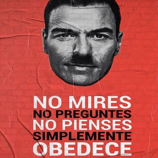 a red poster with a man's face and the words no mirress, no preguntes, no penses, no impplemente