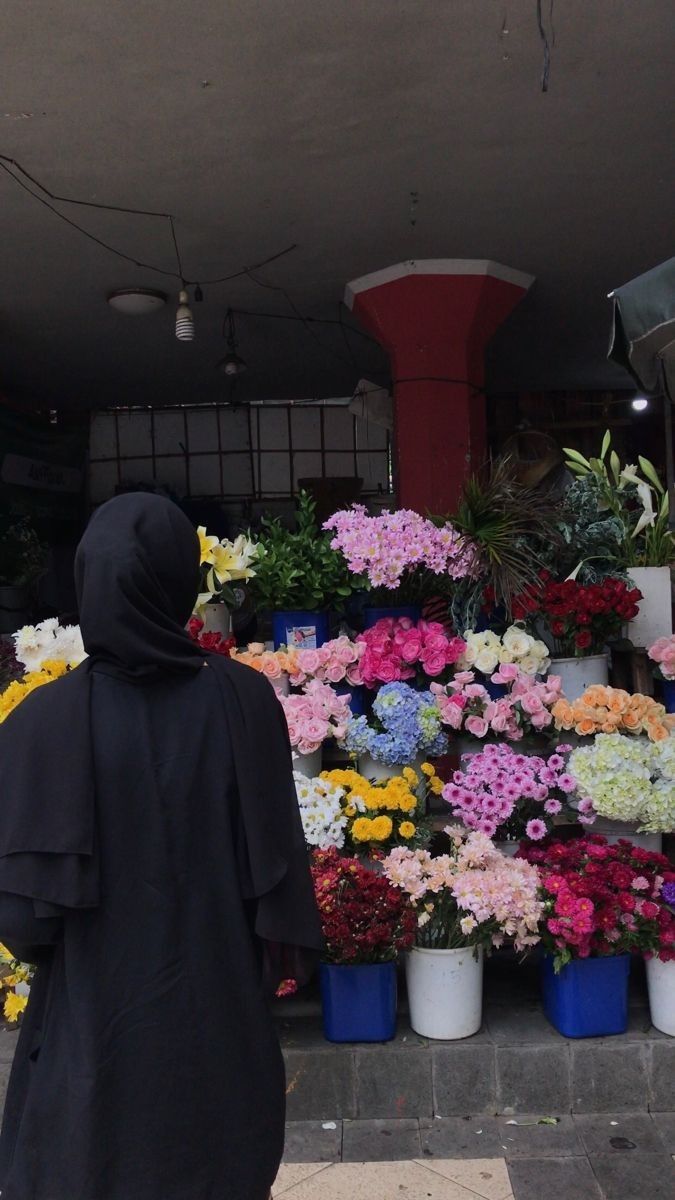 Abayas Outfit, Veiled Girl, Girly Dp, Frock Fashion, Formal Dresses With Sleeves, Hijab Aesthetic, Body Outfit, Hijabi Aesthetic, Mode Abaya