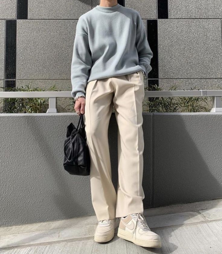 How To Style Cream Pants Men, Cream Color Pants Outfit Men, Blue And Beige Outfit Men, Cream Pants Outfit Aesthetic, Cream Shoes Outfit Men, Beige Shoes Outfit Men, Cream Sweatshirt Outfit, Cream Pants Outfit Men, Cream Shoes Outfit